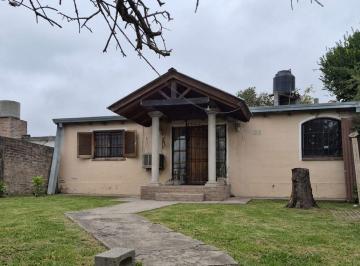 Casa · 60m² · 4 Ambientes · 1 Cochera · Vende Casa Tres Dorm. Quebrada de Las Rosas