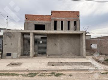 Casa · 295m² · 4 Ambientes · 1 Cochera · Venta Casa 3 Dorm. (En Construcción) - B° Don Higinio, Fernandez Oro