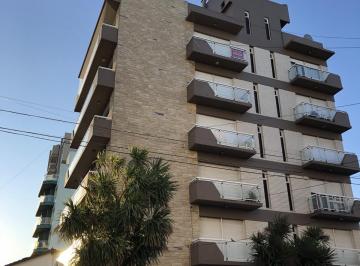 Departamento · 66m² · 3 Ambientes · 1 Cochera · Semipiso en La Perla 3 Amb C/cochera