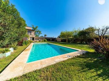 Casa · 145m² · 5 Ambientes · 2 Cocheras · Casa en Venta Cuatro Dorm. Apta Crédito