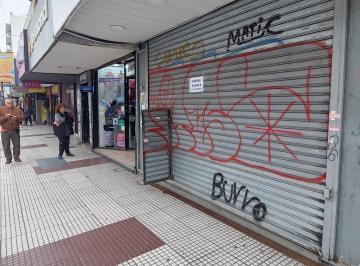 Exterior - Brown 919. · Alquilo Local en Morón Centro Frente a La Municipalidad