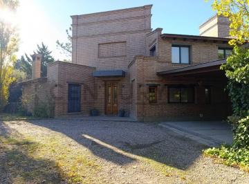 Casa · 350m² · 9 Ambientes · 3 Cocheras · Alquiler Casa de Categoria en Campos del Virrey Zona Sur