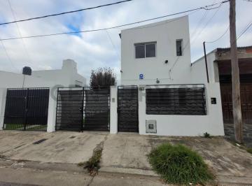 Casa · 69m² · 3 Ambientes · 1 Cochera · Duplex de 2 Dorm. con Cochera en Venta en Ringuelet