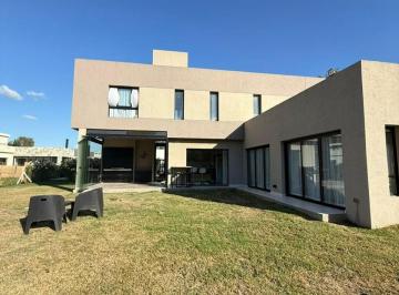 Casa · 190m² · 4 Ambientes · 1 Cochera · Casa en Venta en Solar de Alvarez