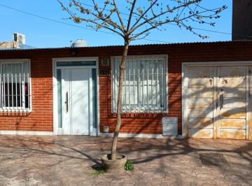 Casa de 4 ambientes, Granadero Baigorria · Casa 2 Dorm Cochera Para 3 Autos y Dpto 1 Dorm