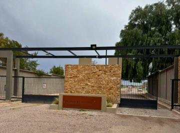Casa · 86m² · 2 Ambientes · 1 Cochera · Casa en Una Planta, B° Olivos de Rusell, Maipú