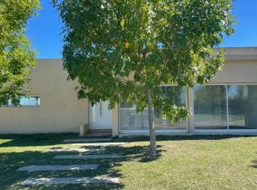 Casa · 880m² · 4 Ambientes · 4 Cocheras · Casa a La Venta en San Sebastian
