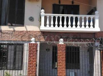 Casa · 340m² · 8 Ambientes · En Venta Impecable Residencia de 8 Ambientes en San Miguel - Suite de Lujo y Pileta Climatizada