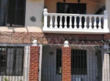 Casa · 340m² · 8 Ambientes · Venta Residencia de 5 Dorm. con Pileta Climatizada, Quincho y Gran Altillo.