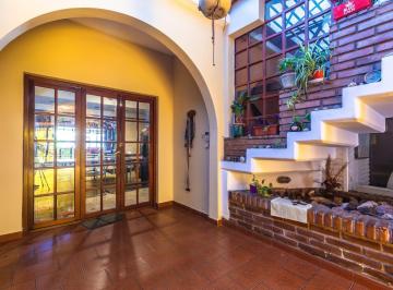 Casa · 167m² · 7 Ambientes · 2 Cocheras · Venta - Casa 3 Dorm. + Comodín, Cochera Doble + Patio y Pileta - Tablada