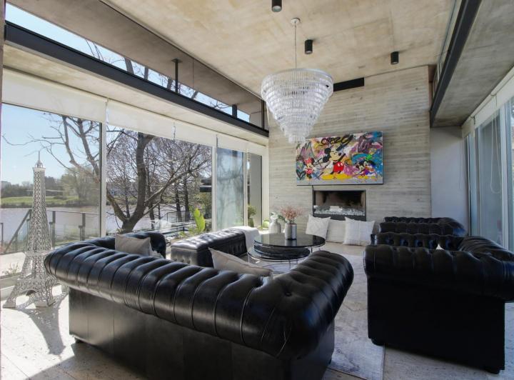 Casa · 435m² · 8 Ambientes · 2 Cocheras
