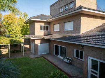 Casa · 358m² · 10 Ambientes · 4 Cocheras · Casa en Venta La Plata