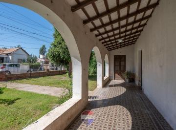 Casa · 238m² · 4 Ambientes · 1 Cochera · Venta Casa. Apto Housing. Villa Allende, Cordoba.