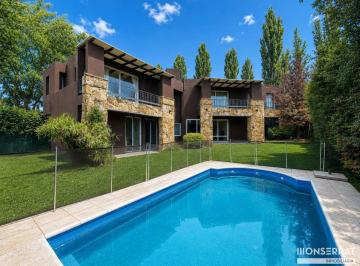 Casa de 4 ambientes, Luján de Cuyo · Apta Crédito. Barrio Laderas de Chacras. 3 Dorm.. 3 Baños. Piscina. Vistas