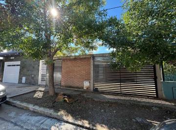 Casa · 99m² · 3 Ambientes · 1 Cochera · Venta de Casa 1 Dormitorio B René Favaloro Sud
