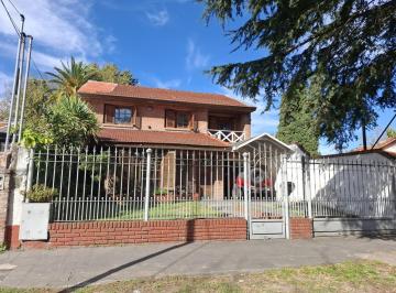 Casa · 136m² · 3 Ambientes · 3 Cocheras · Casa con Pileta Dos Dorm. Apto Crédito