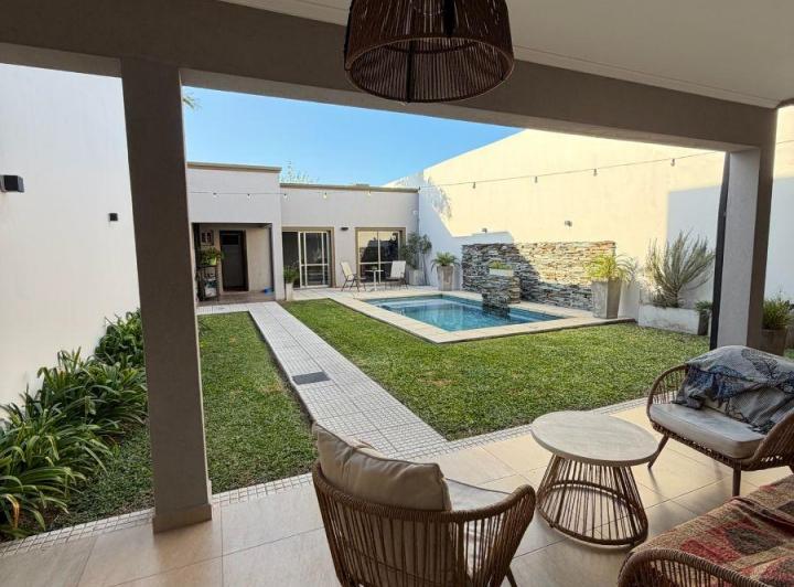 Casa · 200m² · 1 Ambiente · 3 Cocheras