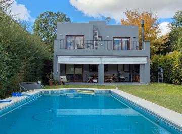 Casa · 215m² · 7 Ambientes · 3 Cocheras · Venta Casa. Barrio Barrancas de Santa Maria. Tigre