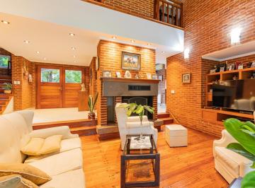 Casa · 268m² · 4 Dormitorios · 2 Cocheras · Casa de Cuatro Dorm. en Barrio Cerrado Anexo Club Alemán Quilmes - Vicente López Esq Laprida