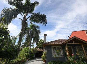 Fachada exterior · Casa Venta 4 Ambientes Pilar