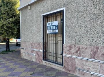 Casa · 153ha · 6 Ambientes · 1 Cochera · Casa Esquina en Venta con Local Comercial y Cochera Doble Barrio Altamira