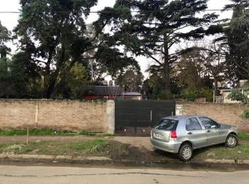 Casa · 60m² · 3 Ambientes · 4 Cocheras · Venta de Casa en Malvinas Argentinas Cuatro Ambientes.