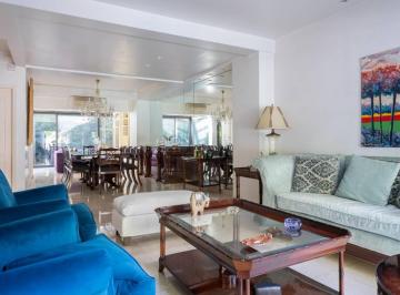 Casa · 380m² · 4 Dormitorios · 2 Cocheras · Mendoza y Ramon Freire