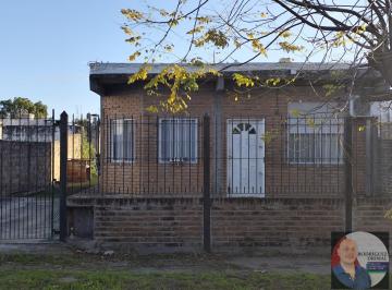 Casa · 3 Ambientes · Casa de 2 Dorm. y Gran Fondo Libre!