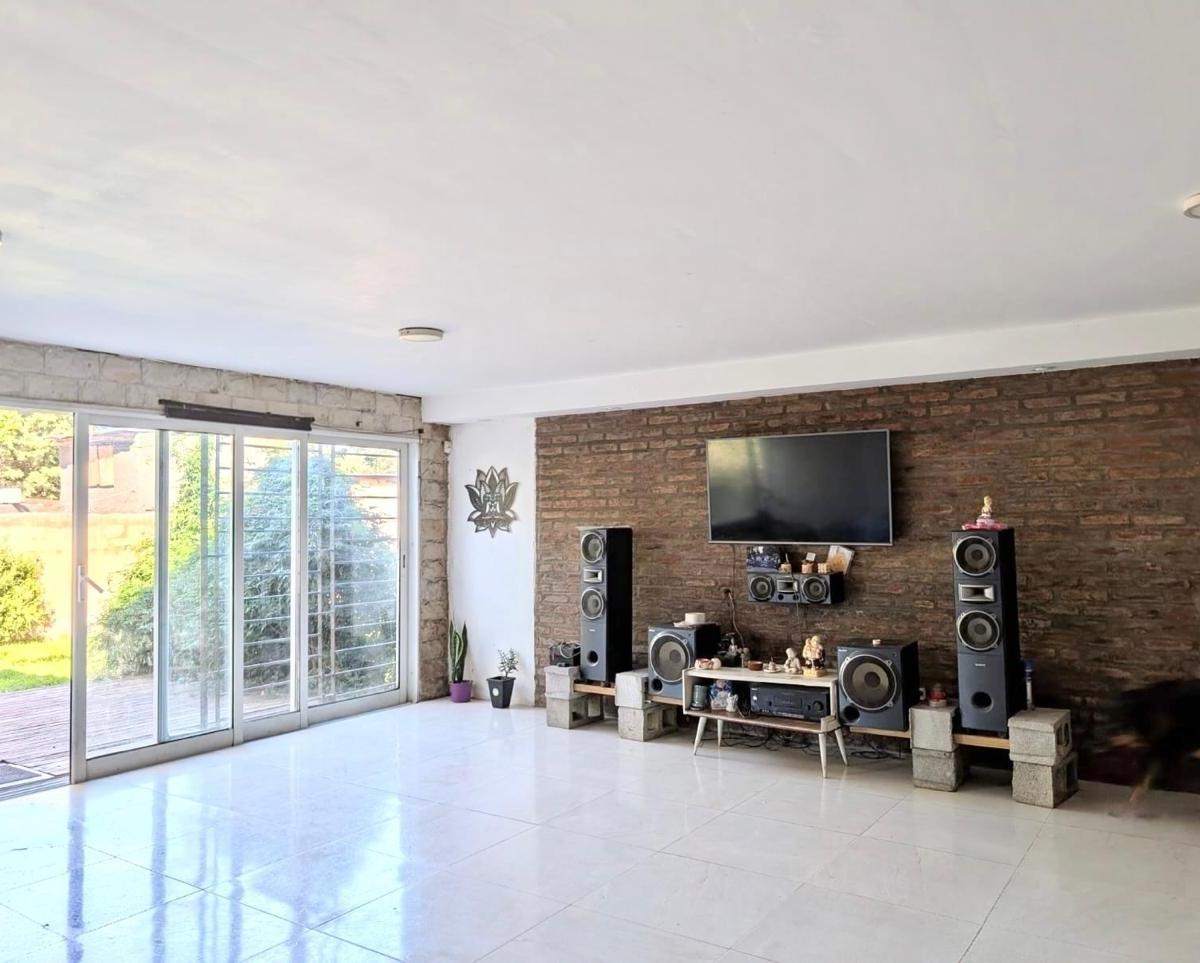 Chalet en barrio El Jardín, 4 amb, 2 dorm, 1 baño, 1 cochera