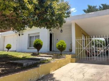 Casa · 121m² · 4 Ambientes · 1 Cochera · Venta Casa 3 Dorm. Vista Al Lago V. Pque. Siquiman