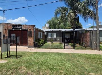 Casa · 87m² · 5 Ambientes · 1 Cochera · Venta Casa Familiar Barrio Oeste 2 Dormis + Garaje