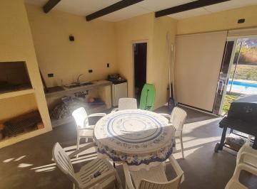 QUINCHO · Venta Casa de 3 Dorm. Quincho Cava Piscina Cochera Doble