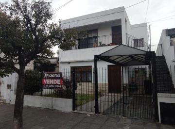 Casa de 6 ambientes, Tres de Febrero · Casa Multifamiliar en Venta