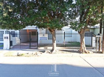 Casa de 4 ambientes, Córdoba · Apto Credito - 3 Dorm - Gran Patio - Oportunidad - Los Granados