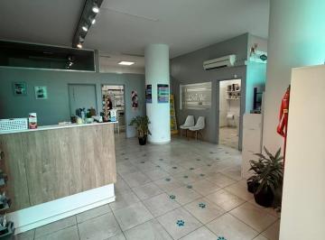 Local comercial · 120m² · 8 Ambientes · Alberdi | Local Comercial 120 m² en Esquina San Juan y Calasanz | Apto Gastronómico