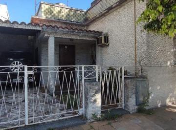 Casa de 3 ambientes, Tres de Febrero · Casa en Venta Jardin y Quincho