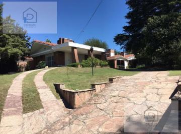 Casa · 228m² · 7 Ambientes · 1 Cochera · Casa en Villa Carlos Paz