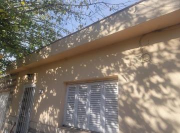 Casa · 93m² · 4 Ambientes · 1 Cochera · Casa en Alquiler en Guaymallén, Excelente Ubicación
