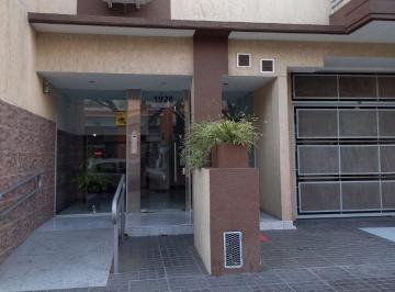 Departamento de 2 ambientes, Monte Castro · Departamento 2 Amb. Al Frente con Balcon - Amoblado!