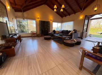 Casa · 305m² · 10 Ambientes · 2 Cocheras · Casa en Las Corzuelas Primera Etapa Fondo Cancha de Polo