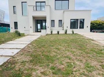 Casa · 200m² · 4 Ambientes · 2 Cocheras · Casa en Venta en El Cantón Islas, El Cantón, Escobar