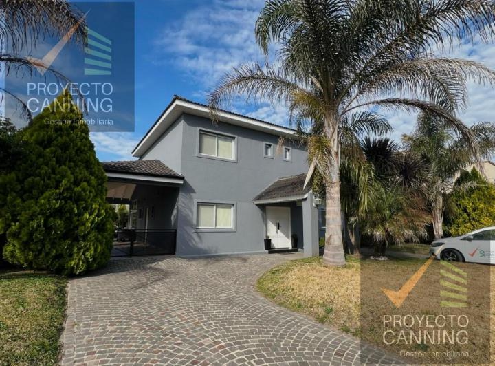 Casa · 247m² · 6 Ambientes · 2 Cocheras