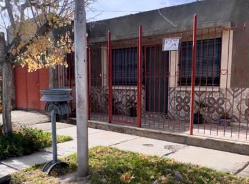 Casa de 4 ambientes, Rodeo del Medio · Casa en Venta - 2 Dorm. 1 Baño y Cochera Para 1 Vehiculo Ubicada en Barrio Jardín, Rodeo del Medio