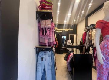 Local comercial · 30m² · 1 Ambiente · Local en Alquiler. Sin Expensas. Zona Centro
