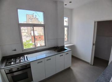 Departamento · 72m² · 3 Ambientes · Espectacular y Amplio 3 Ambientes Techos Altos a Nuevo en Junin y Juncal - Mucha Luz