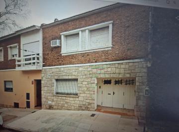 Casa · 4 Ambientes · 1 Cochera · Casa en La Lucila