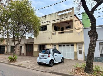 Casa · 130m² · 7 Ambientes · 1 Cochera · Casa en España y Hospitales