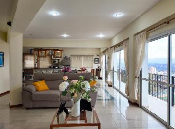 Casa · 450m² · 5 Ambientes · 1 Cochera · Venta| Exclusiva Casa con 4 Plantas, 4 Dorm., Quincho y Pileta en Barrio La Cuesta - Carlos Paz