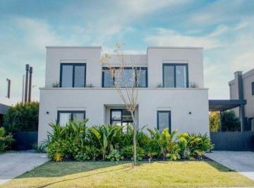 Casa · 275m² · 4 Dormitorios · 2 Cocheras · Venta Nordelta Carpinchos | Casa Moderna Siegrist 4 Dorm. | Vista Arroyo | Orientacion Norte