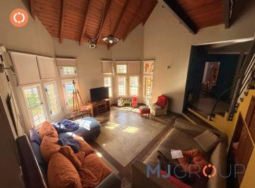 Casa de 1 ambiente, Córdoba · Alquiler Casa en Housing con 4 Dorm. + Pileta